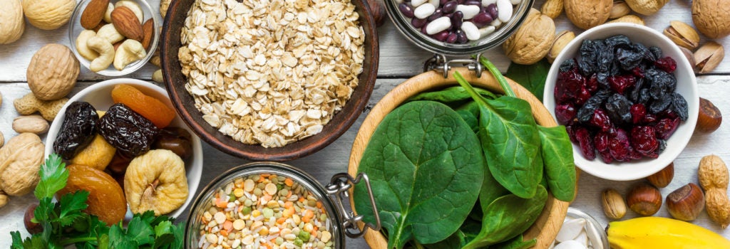 foods containing magnesium including bananas, avocados, a variety of nuts (almonds, pistachios, hazelnuts, peanuts, walnuts, cashews), oats, seeds (including chia seeds, pumpkin seeds), spinach, dried apricots, kelp, lentils, peas, and rice